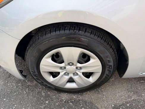 Used 2016 Kia Forte LX FWD image 11