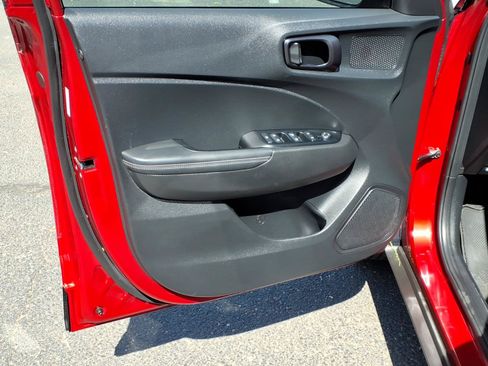 Certified 2024 Hyundai Venue Limited FWD image 20