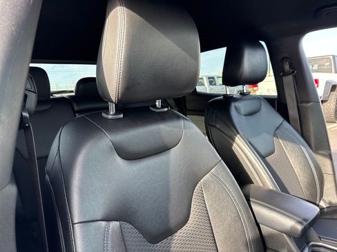 Used 2024 Jeep Compass Latitude image 27