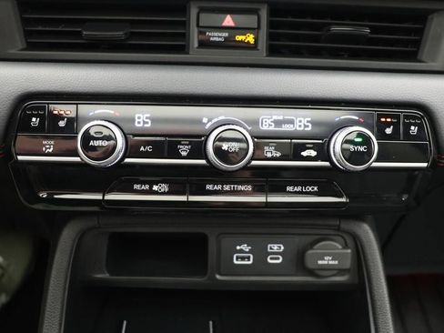 Used 2025 Honda Pilot Black Edition image 25