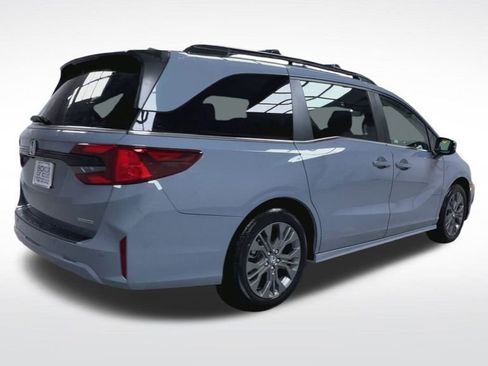 New 2026 Honda Odyssey Touring image 8