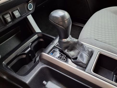 Used 2021 Toyota Tacoma SR5 w/ Technology Package image 8