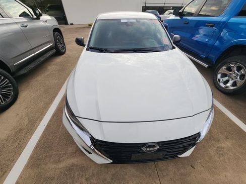 Used 2025 Nissan Altima 2.5 S FWD image 2