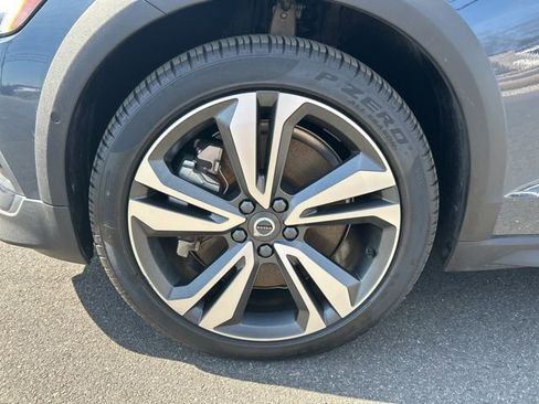 Certified 2025 Volvo V60 B5 Cross Country Plus AWD/4WD image 9