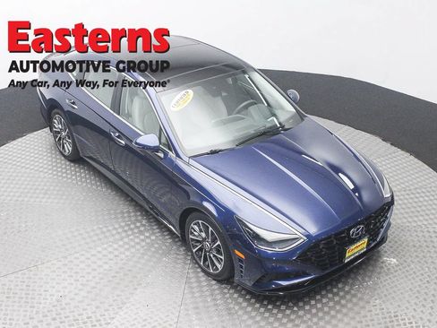 Used 2021 Hyundai Sonata Limited w/ Winter Weather Package FWD image 3