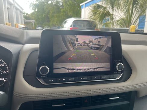 Used 2025 Nissan Rogue SV image 24