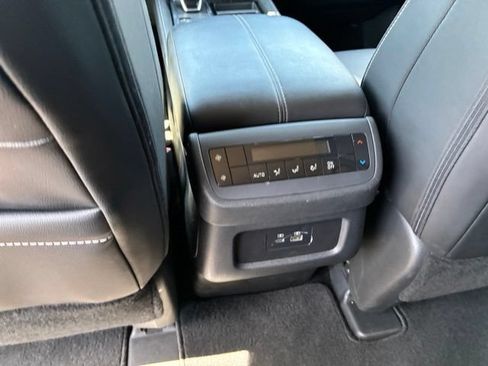 Certified 2024 Nissan Pathfinder SL w/ Black Appearance Package FWD image 18
