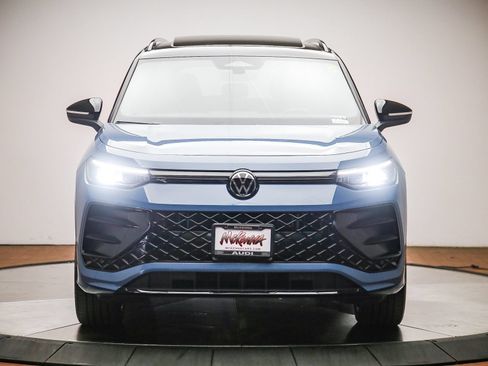 Used 2025 Volkswagen Tiguan SE R-Line AWD/4WD image 6