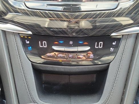 Used 2023 Cadillac XT6 Premium Luxury w/ Technology Package FWD image 19
