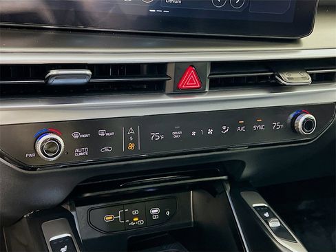 Used 2025 Kia Sorento EX w/ EX Panoramic Sunroof Package image 15