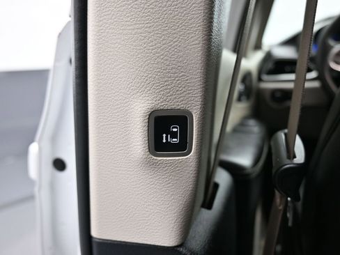 Used 2022 Chrysler Pacifica Touring-L image 33