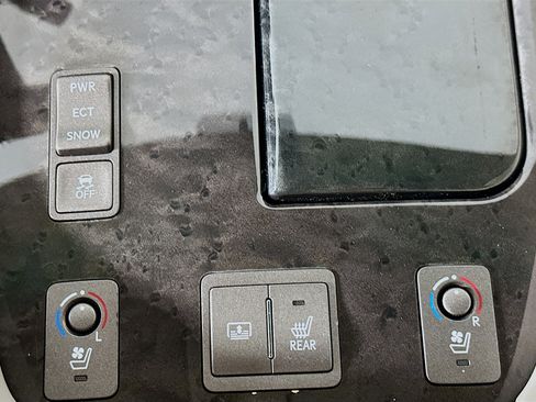 Used 2011 Lexus LS 460 image 25