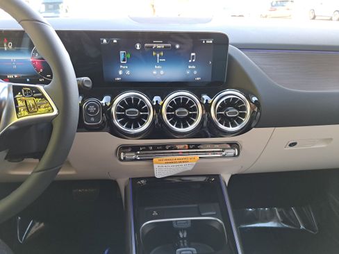 New 2026 Mercedes-Benz GLA 250 image 21