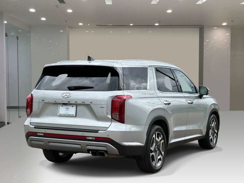 Used 2023 Hyundai Palisade SEL w/ Premium Package AWD/4WD image 4