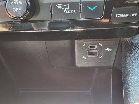 Used 2025 Jeep Compass Trailhawk AWD/4WD image 11