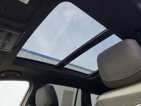 Certified 2024 Cadillac XT6 Premium Luxury image 7