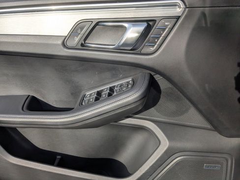 Used 2020 Porsche Macan Turbo image 13