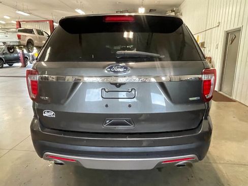 Used 2016 Ford Explorer XLT w/ Equipment Group 202A AWD/4WD image 27