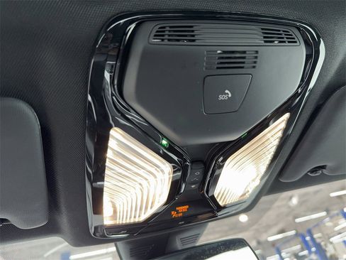 Used 2024 BMW 330i Sedan image 39