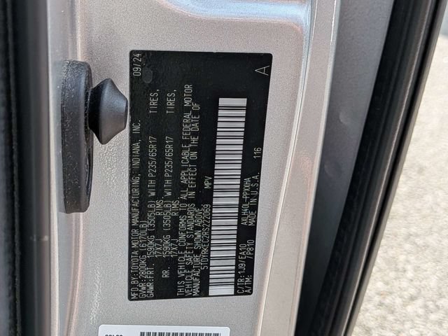Used 2024 Toyota Sienna XLE FWD image 24