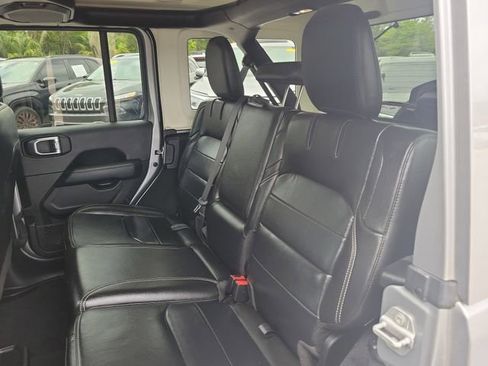 Used 2021 Jeep Wrangler Unlimited Sahara w/ Cold Weather Group AWD/4WD image 10