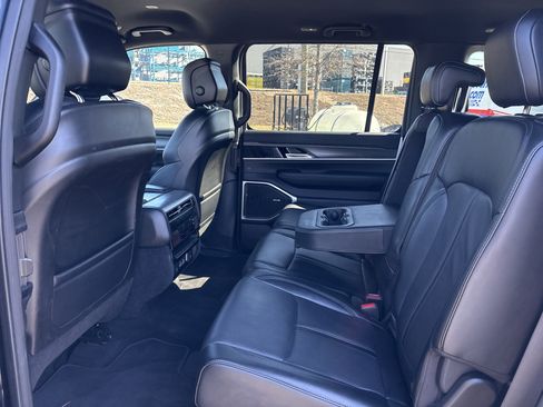 Certified 2024 Jeep Wagoneer L Series III w/ Flexible Seating Group image 33