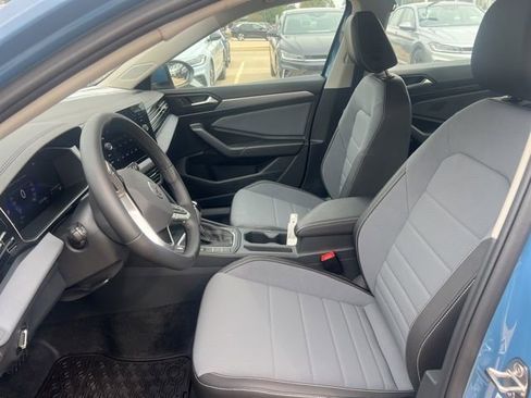 New 2025 Volkswagen Jetta SE image 7