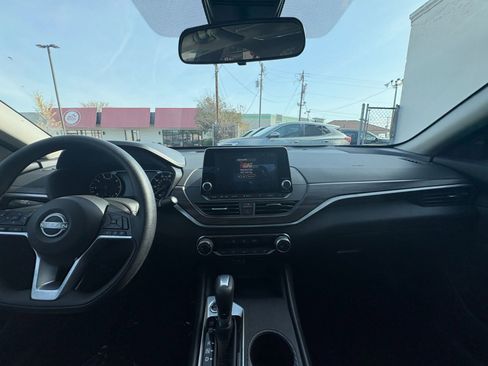 Used 2025 Nissan Altima 2.5 SV FWD image 33