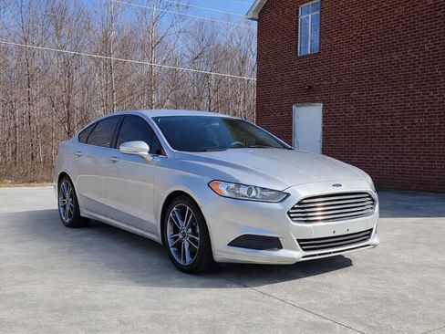 Used 2016 Ford Fusion SE image 3