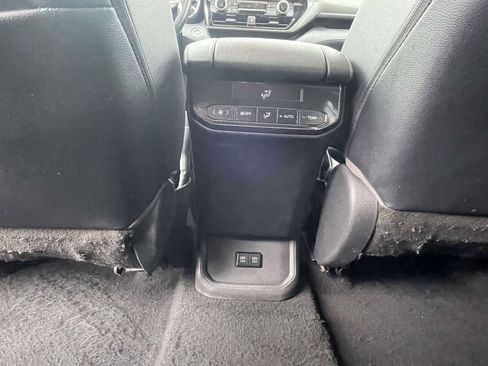 Used 2021 Toyota Highlander XLE AWD/4WD image 16
