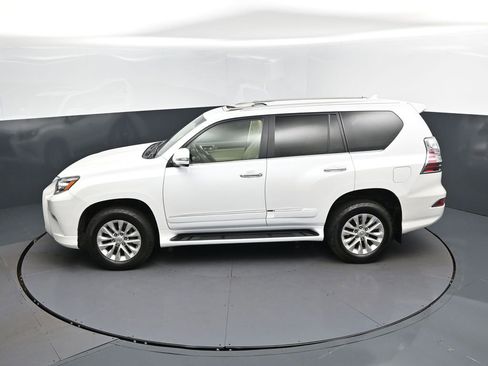 Used 2015 Lexus GX 460 w/ Premium Package AWD/4WD image 32