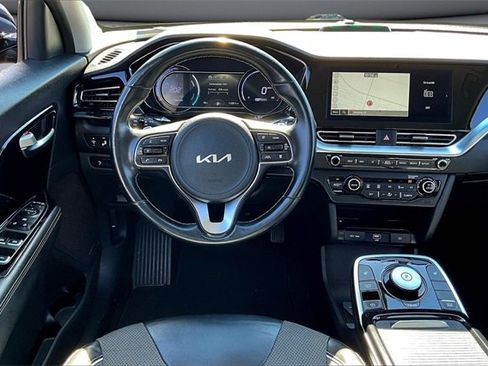 Used 2022 Kia Niro EX image 8