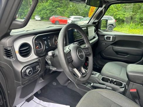 Used 2025 Jeep Wrangler Unlimited Sport AWD/4WD image 8