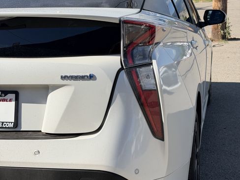 Used 2018 Toyota Prius Two w/ Prius Two Safety Plus Package FWD image 21
