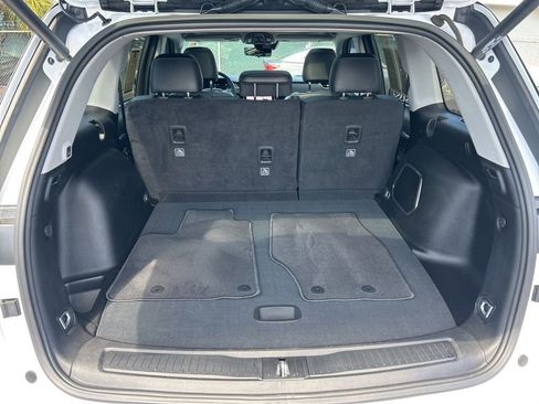 Used 2023 Jeep Grand Cherokee Limited w/ Luxury Tech Group II image 30