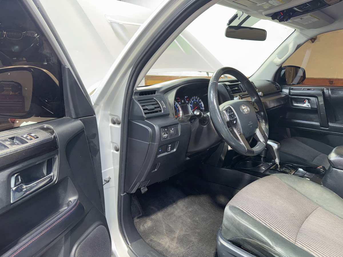 Used 2018 Toyota 4Runner TRD Off-Road AWD/4WD image 11