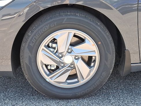 New 2025 Hyundai Elantra SE image 18