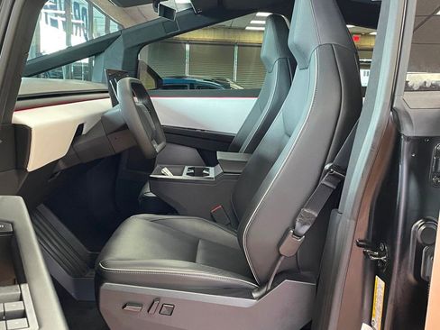 Used 2024 Tesla Cybertruck AWD Crew Cab image 12