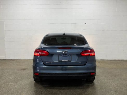 Used 2018 Ford Focus SEL w/ Cold Weather Package FWD image 4