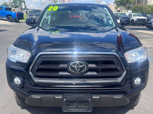 Used 2020 Toyota Tacoma SR5 AWD/4WD image 8
