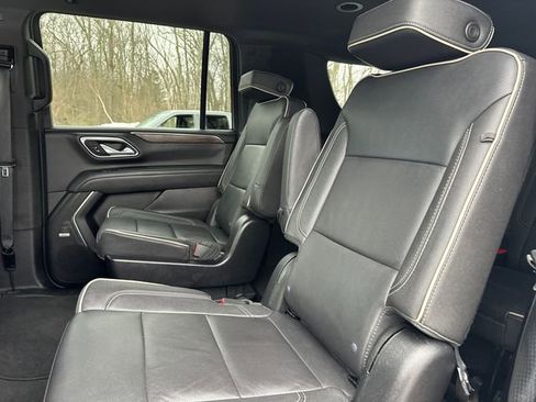 Used 2023 Chevrolet Suburban Premier image 16