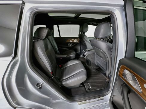 Used 2024 Mercedes-Benz GLS 450 4MATIC image 32