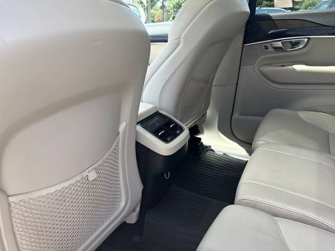 Used 2018 Volvo XC90 T6 Momentum w/ Convenience Package AWD/4WD image 25