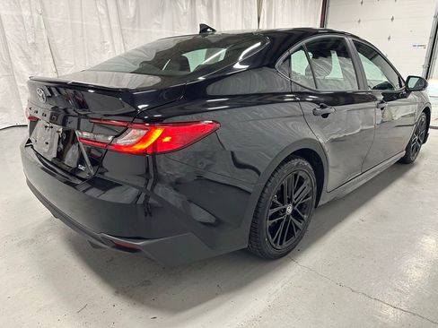 Used 2025 Toyota Camry SE image 7