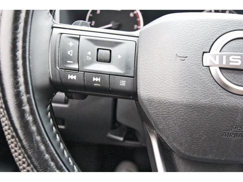 Used 2025 Nissan Rogue SV FWD image 13