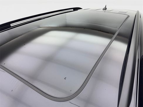 Used 2024 Volkswagen Tiguan SE R-Line image 20