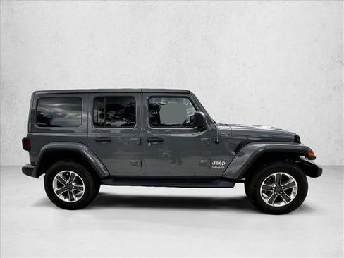 Used 2021 Jeep Wrangler Unlimited Sahara AWD/4WD image 3