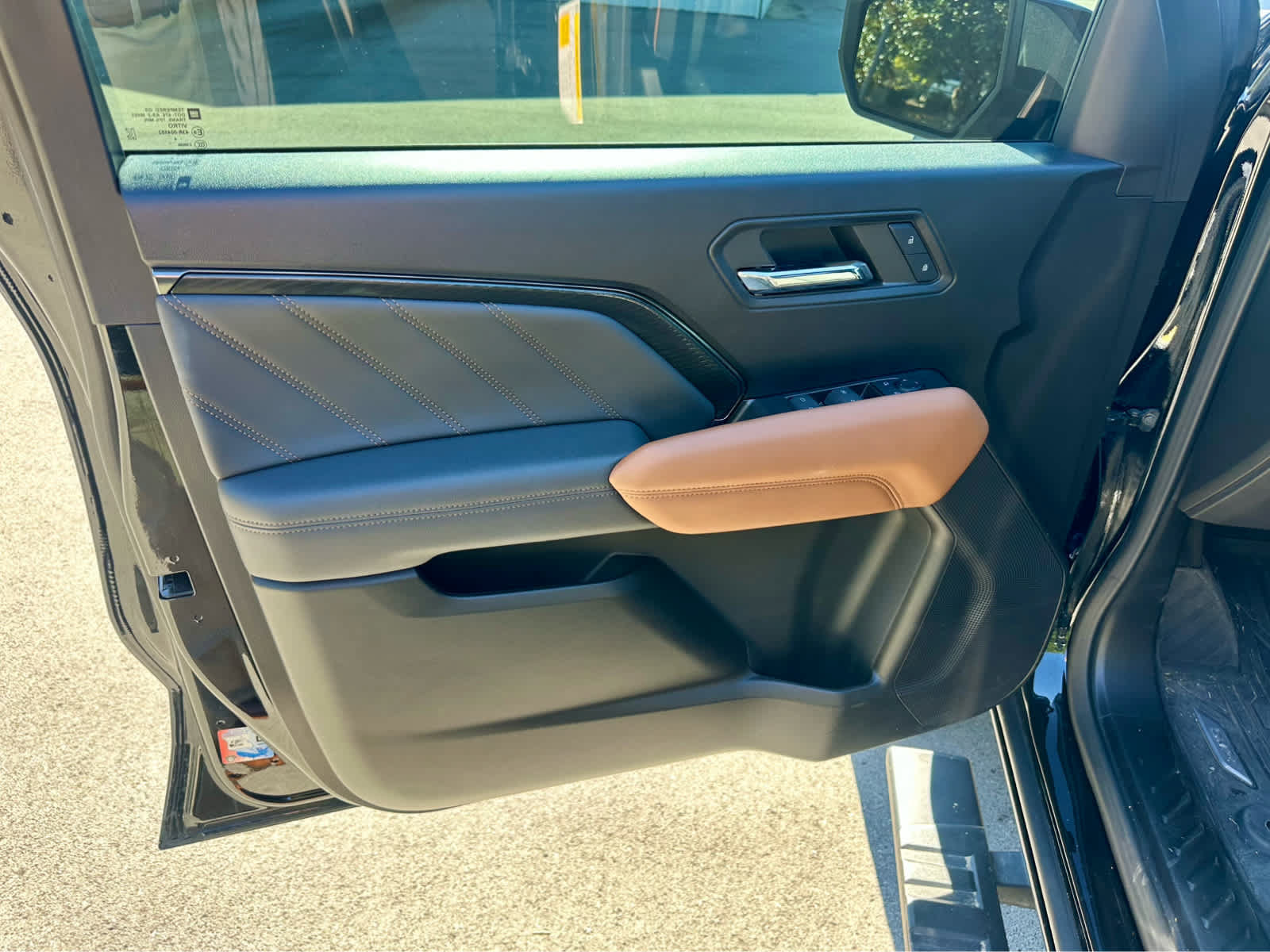 Used 2024 GMC Canyon AT4 w/ Technology Package AWD/4WD image 10