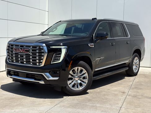 Used 2025 GMC Yukon XL Denali AWD/4WD image 2