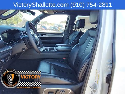 Certified 2024 Jeep Wagoneer Series II w/ Flexible Seating Group RWD image 16